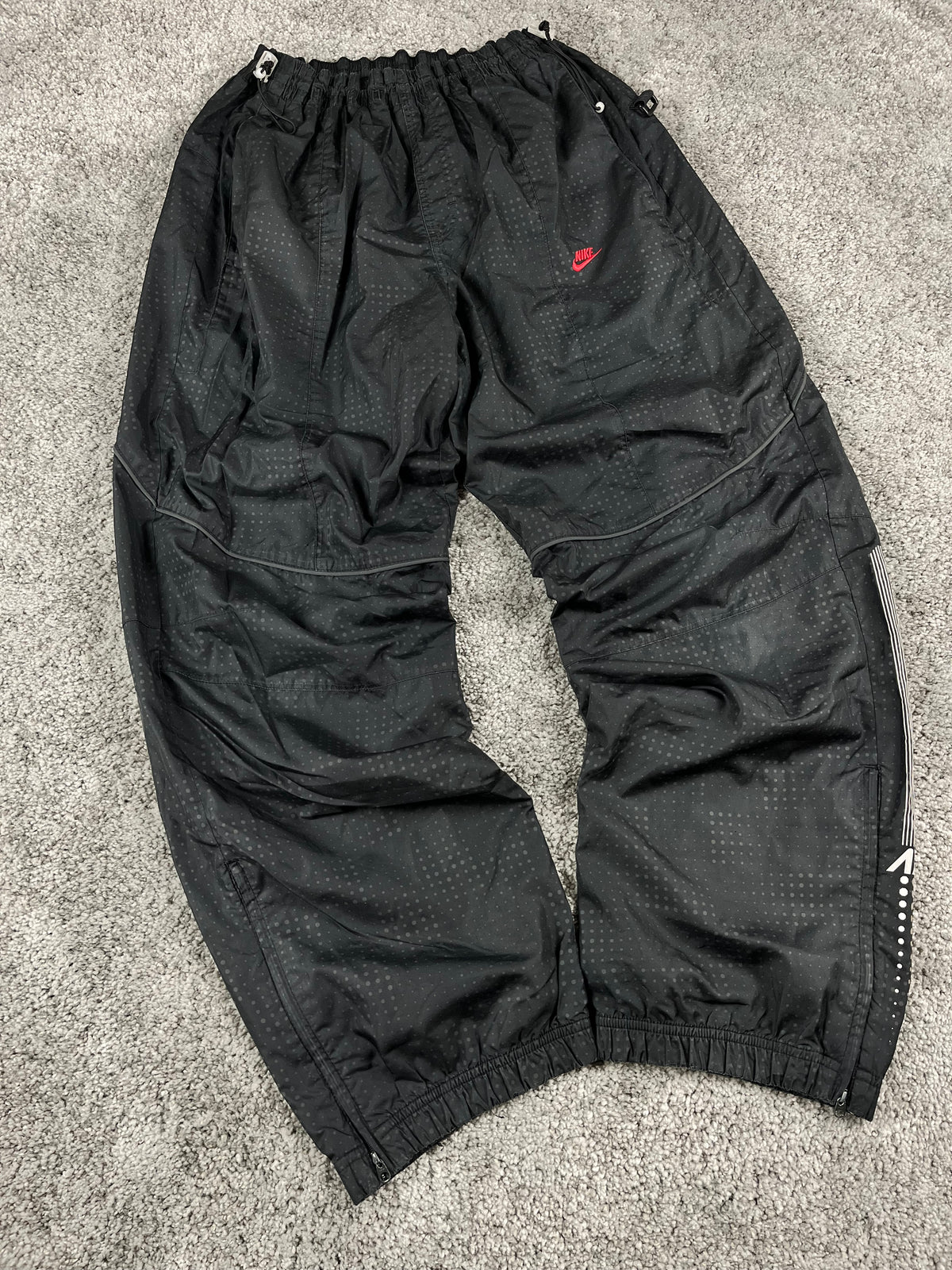 Pantalón de chándal Nike vintage poco común de los años 2000 "Negro/Rojo" (L)