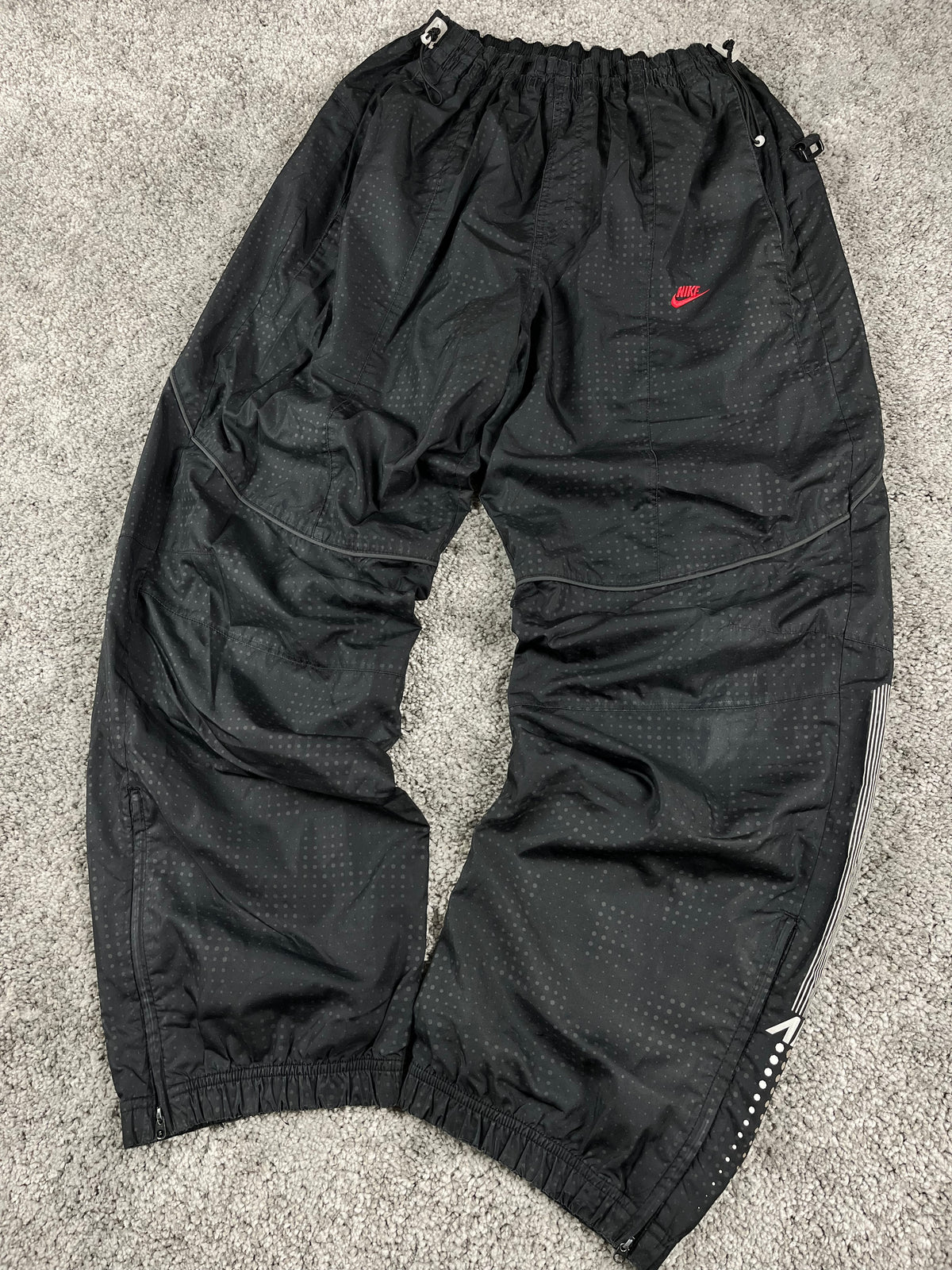 Pantalón de chándal Nike vintage poco común de los años 2000 "Negro/Rojo" (L)