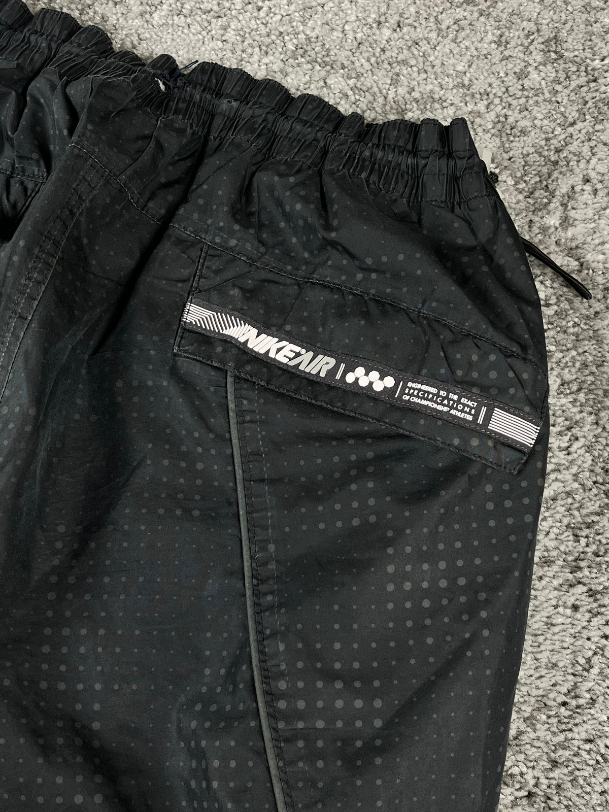 Pantalón de chándal Nike vintage poco común de los años 2000 "Negro/Rojo" (L)