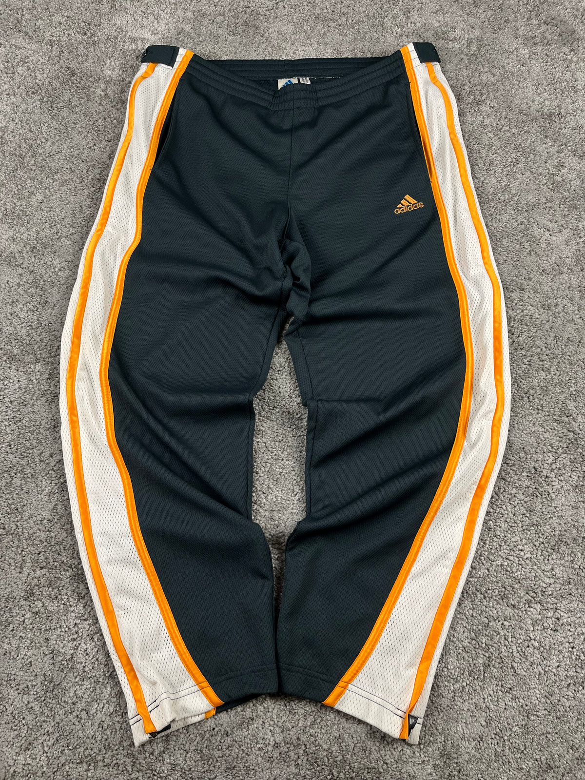 Pantalón deportivo Adidas Basketball vintage años 2000 "Gris/Blanco/Naranja" (M/L)