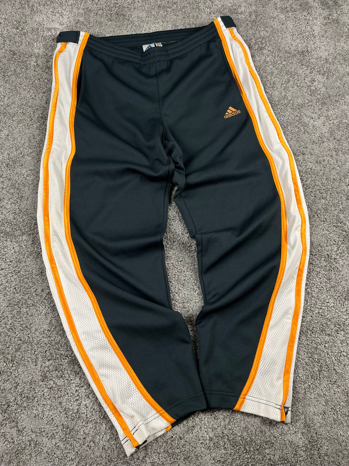 Pantalón deportivo Adidas Basketball vintage años 2000 "Gris/Blanco/Naranja" (M/L)
