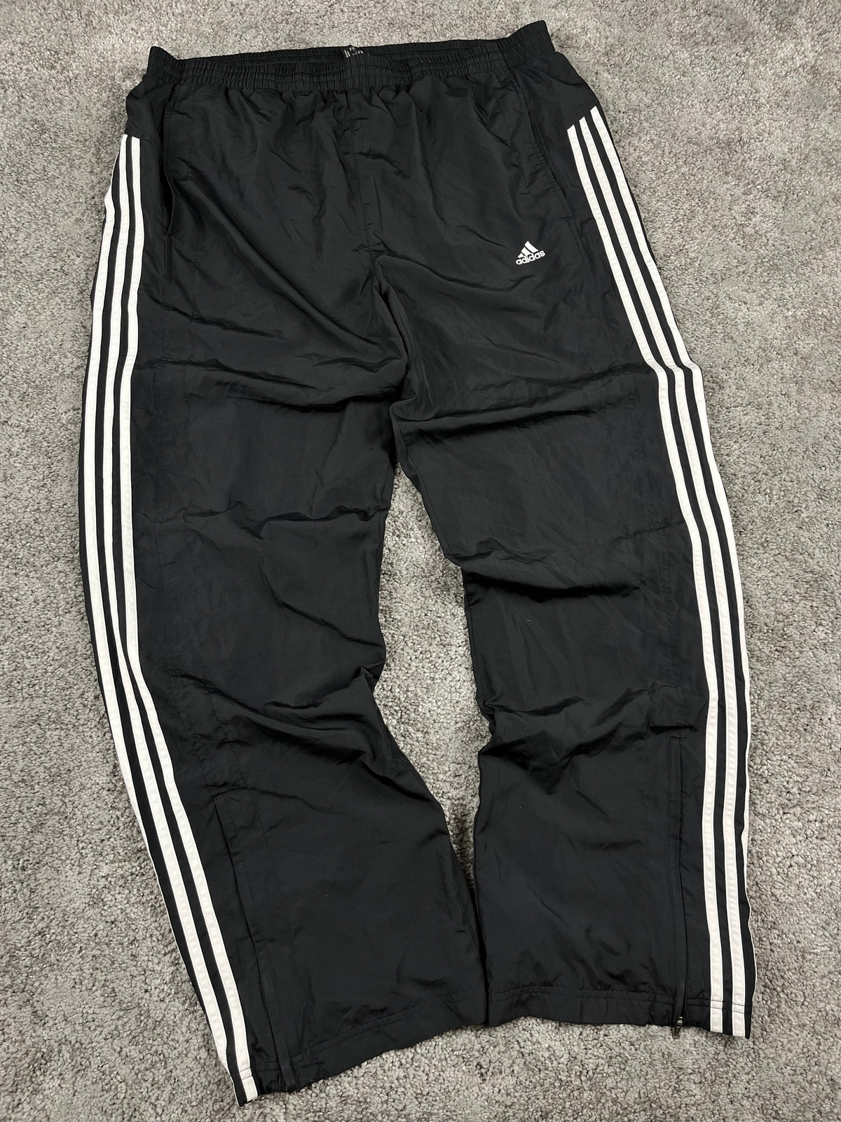 Pantalón de chándal Adidas 3 Stripes Vintage años 2000 "Negro/Blanco" (XL)