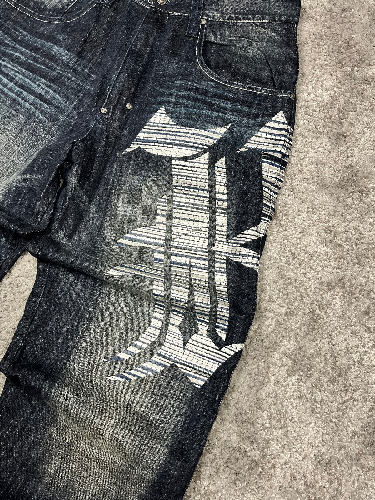 Vaqueros Karl Kani fabricados en EE. UU., estilo urbano holgado Y2K, "denim" estampado (44/L)