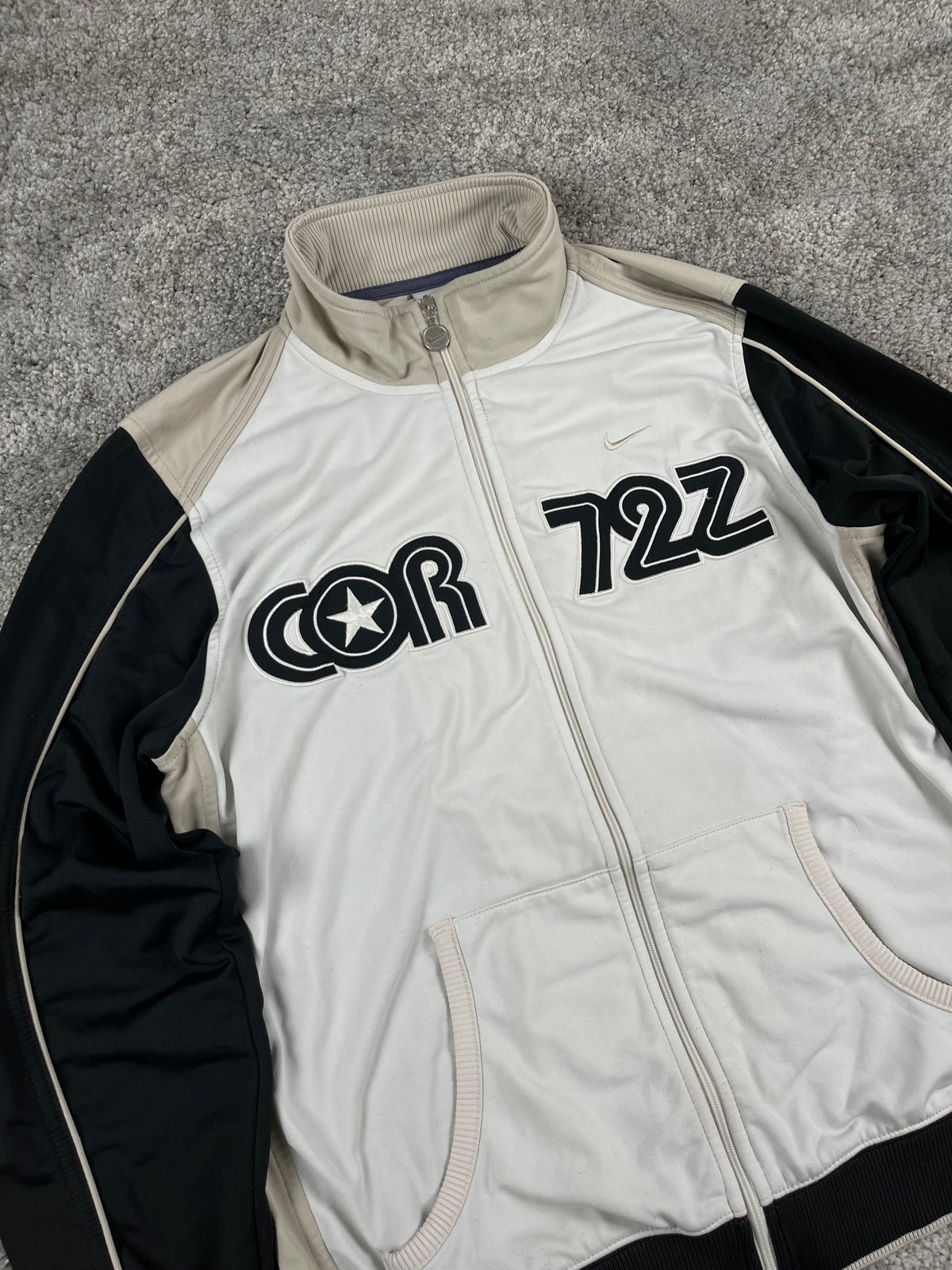Nike Tracksuit Vintage 2000s "White/Black/Beig" (M)