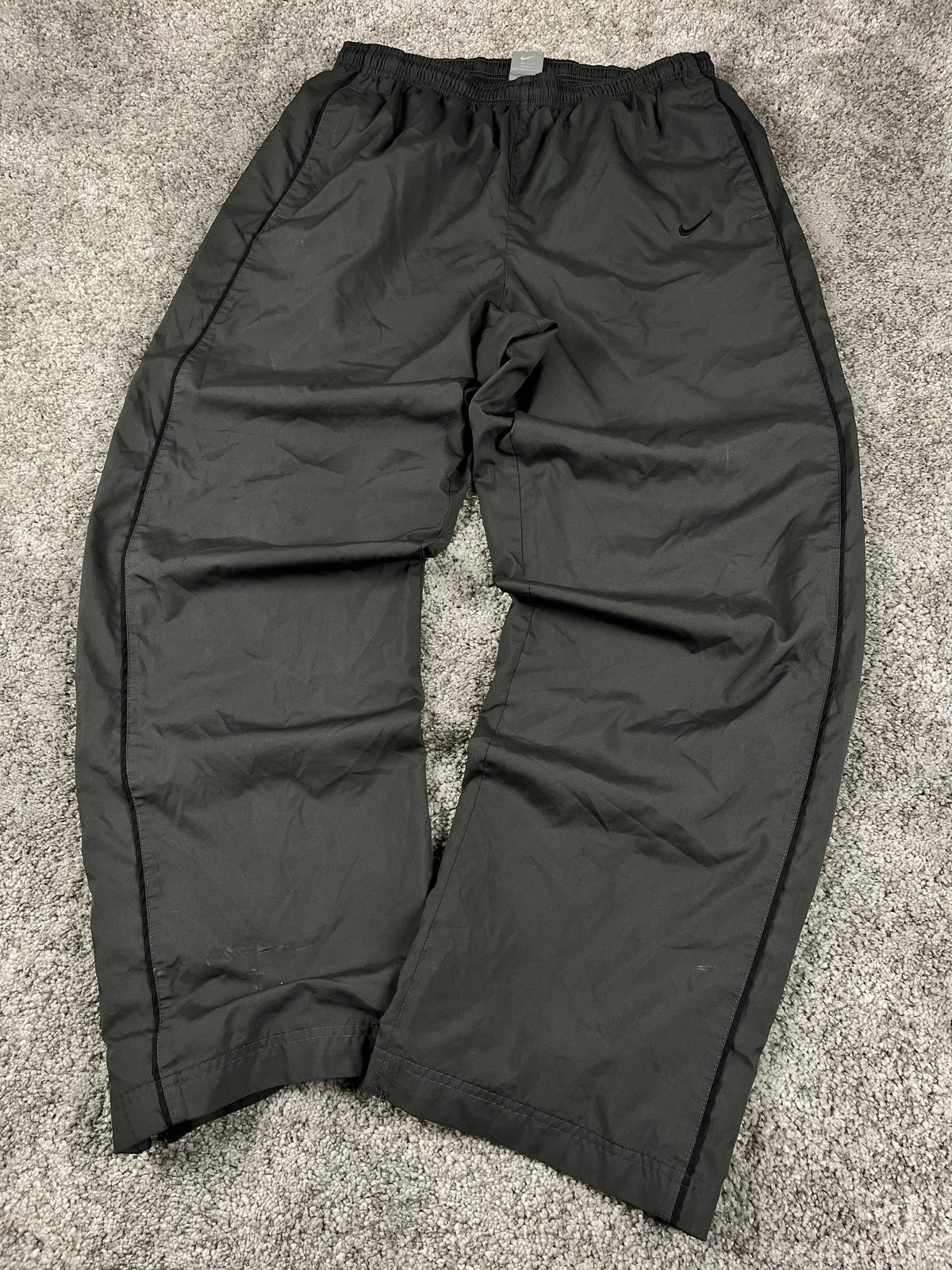 Pantalón deportivo Nike vintage años 2000 "Gris/Negro" (L)