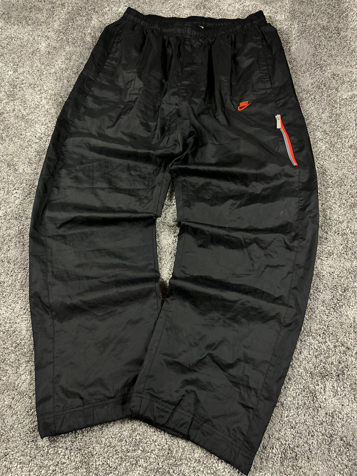Pantalón de chándal Nike vintage años 2000 "Negro/Rojo" (XL)