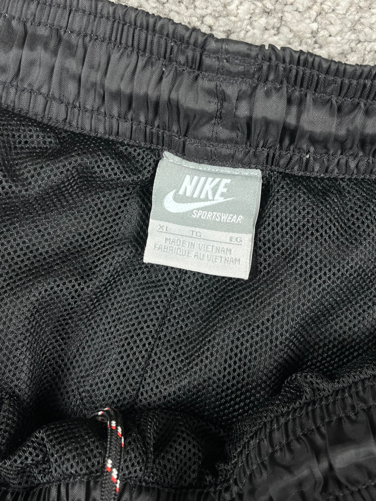 Nike Trackpant Vintage 2000s "Black/Red" (XL)