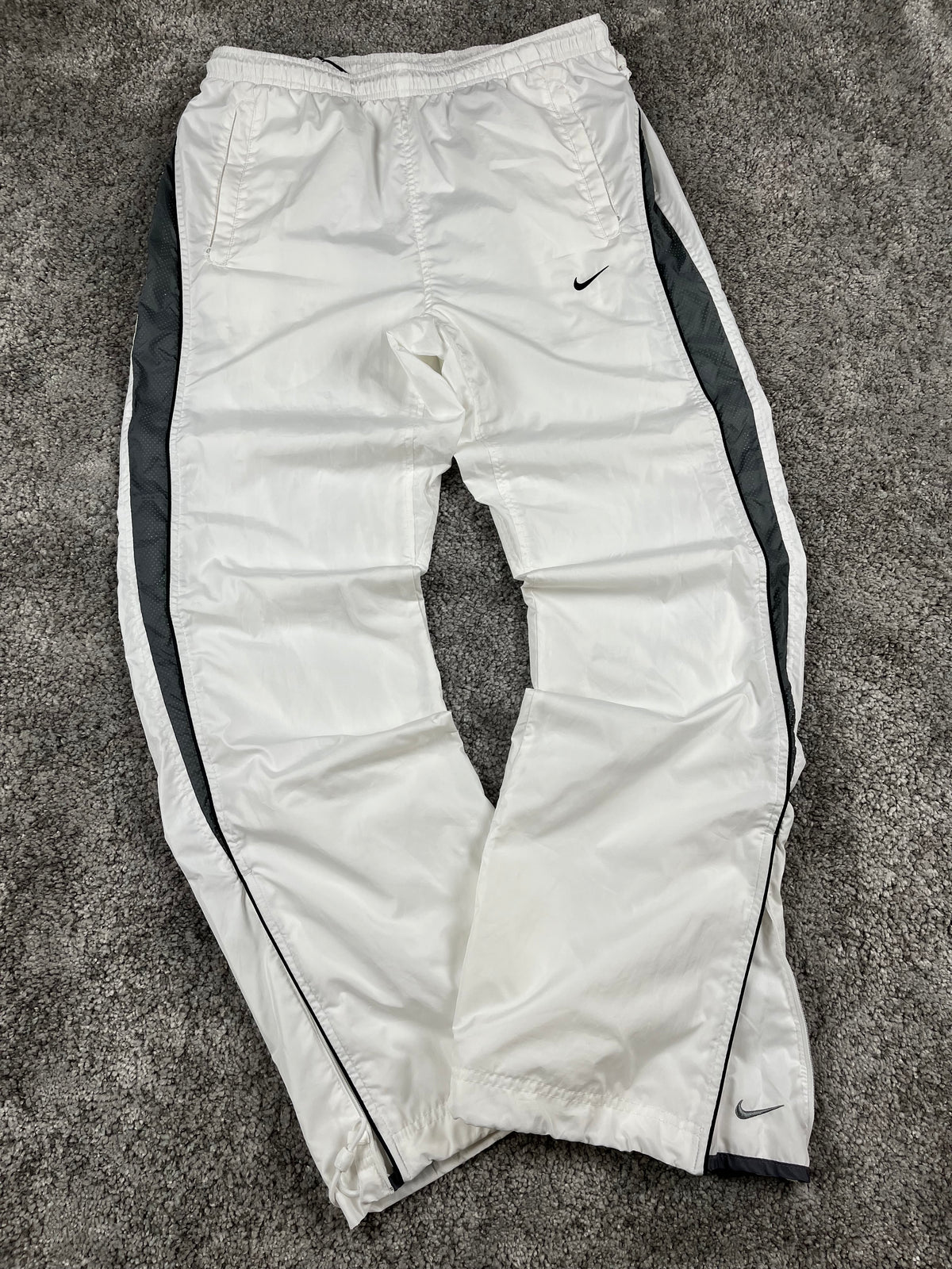 Nike Trackpant Vintage 2000s "White/Gray" (M)